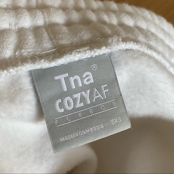 Aritzia Tna cozy fleece boyfriend sweatshorts - Picture 3 of 4